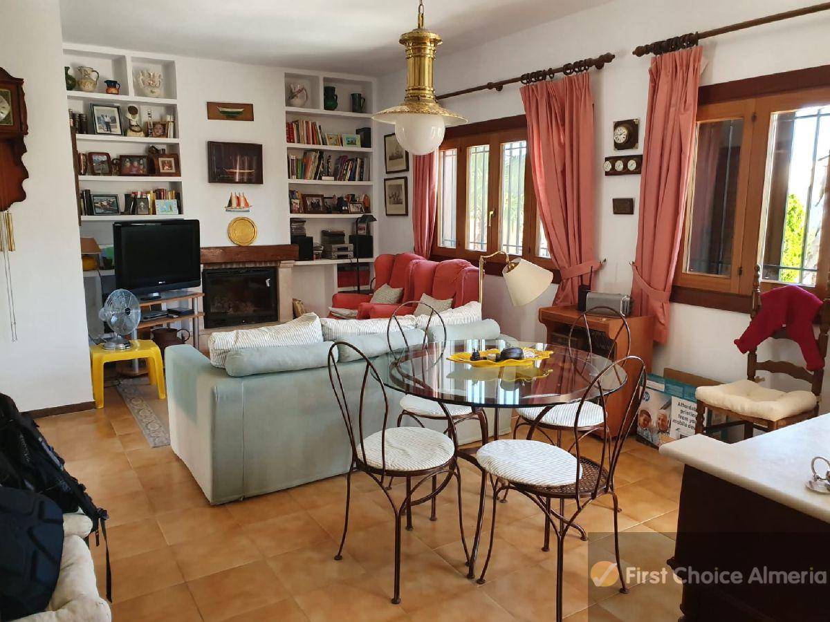 Venta de villa en Vera