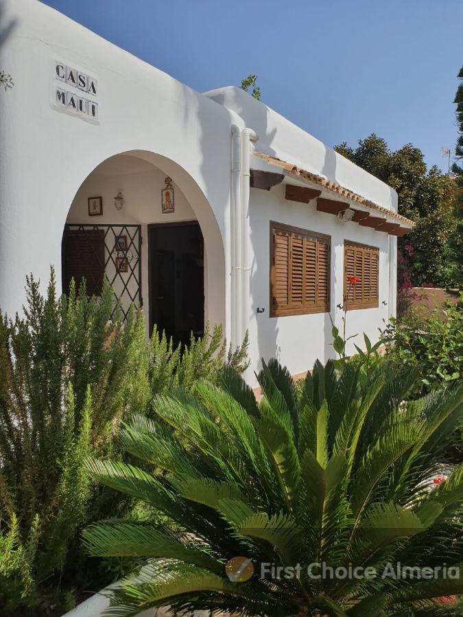 For sale of villa in Vera