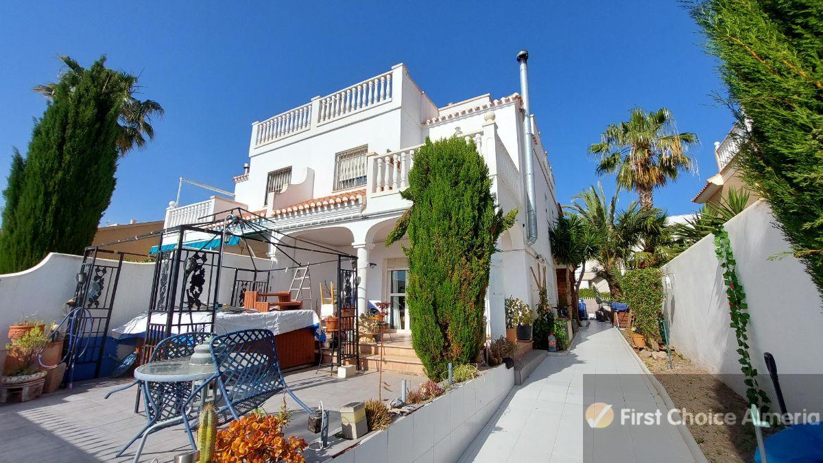 For sale of villa in San Juan de los Terreros