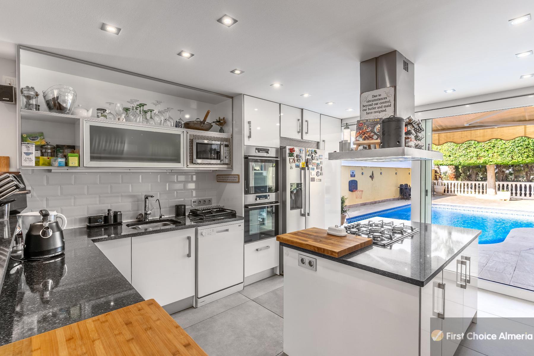 Venta de villa en Garrucha