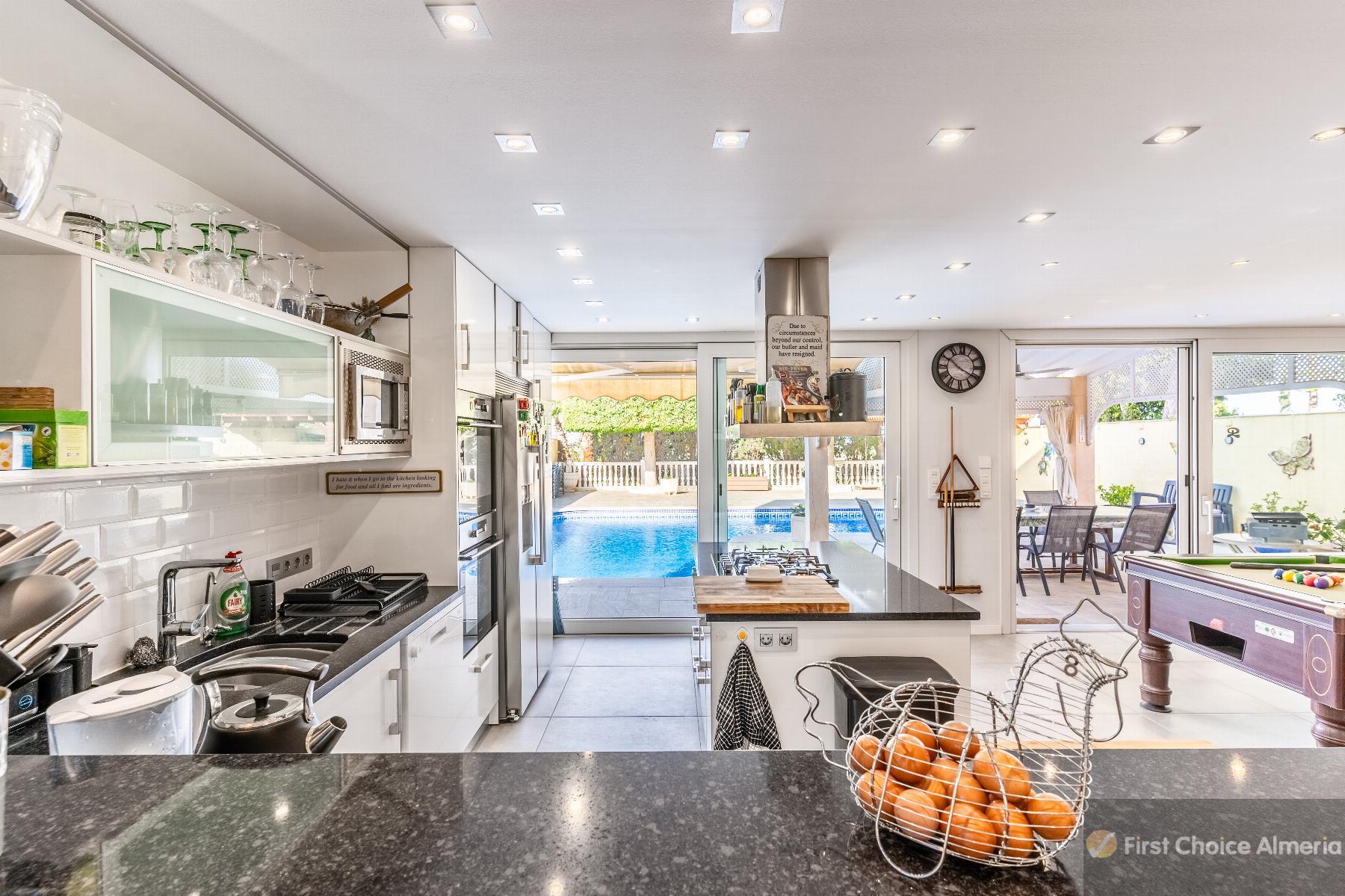 Venta de villa en Garrucha