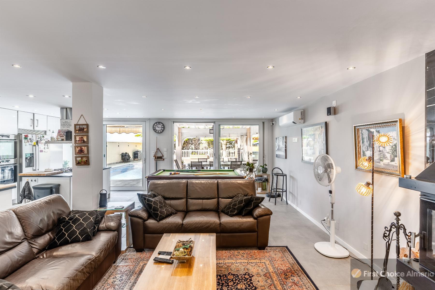 Venta de villa en Garrucha