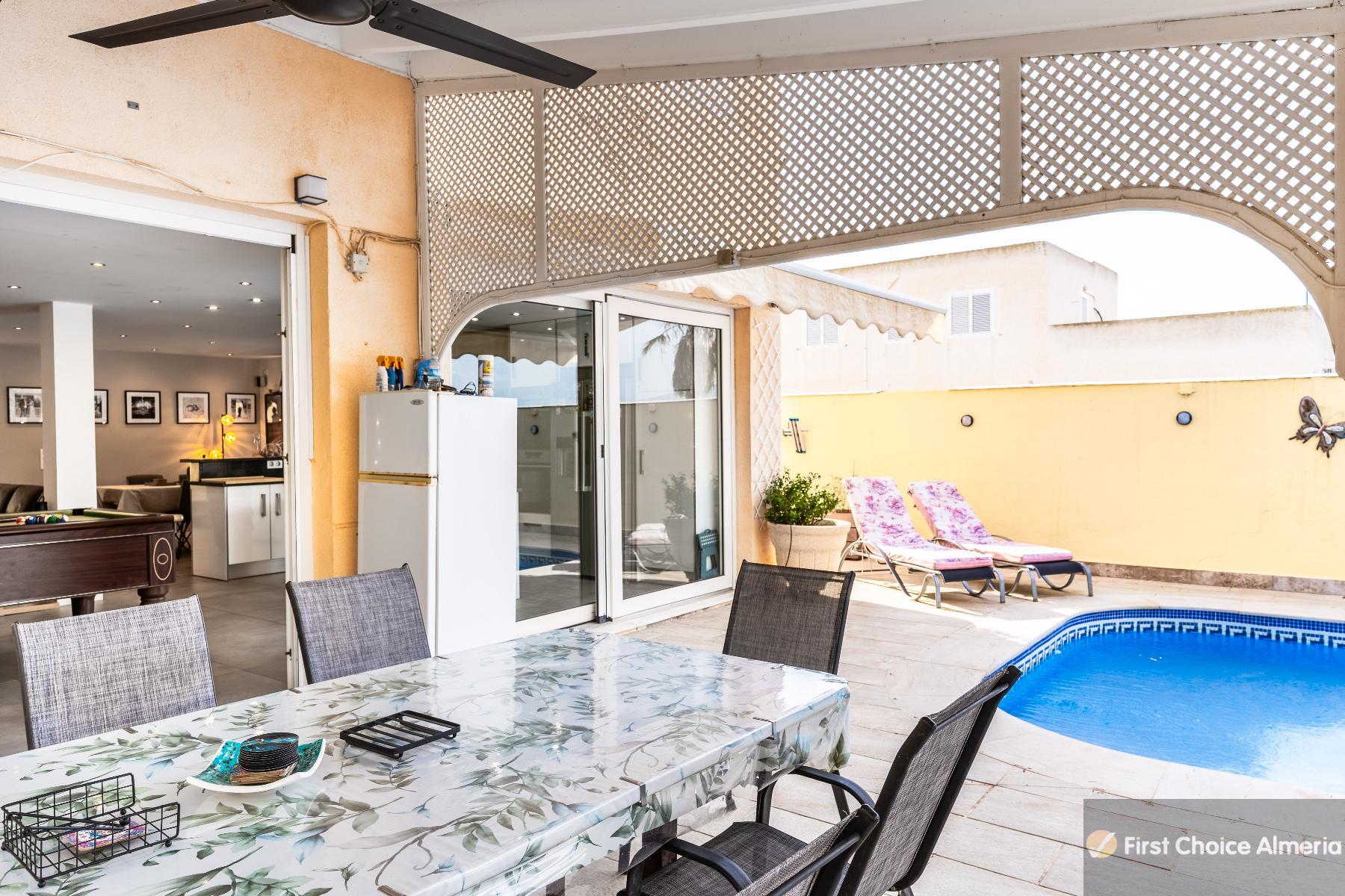 Venta de villa en Garrucha