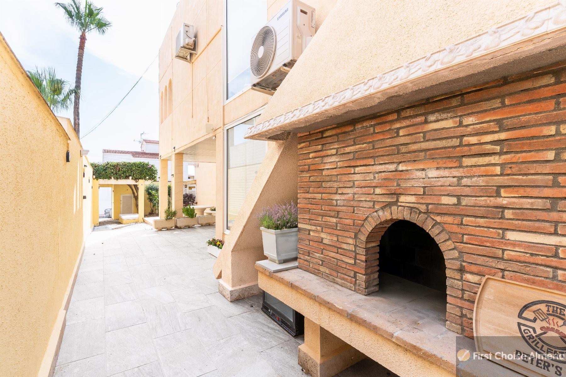 Venta de villa en Garrucha