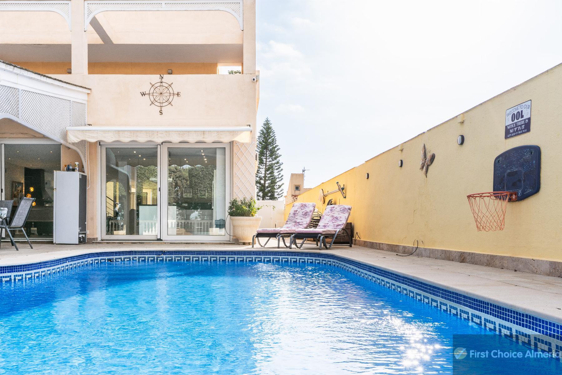 Venta de villa en Garrucha