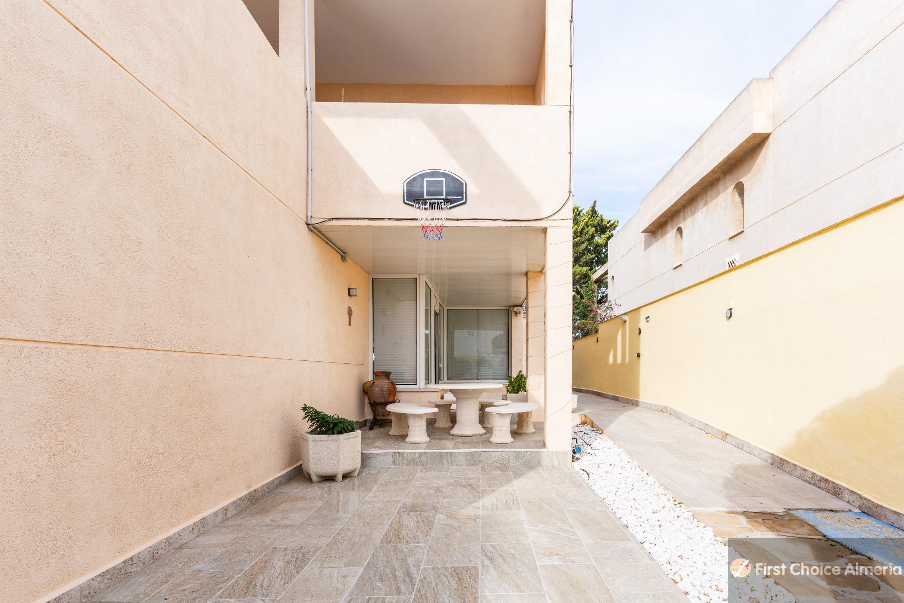 Venta de villa en Garrucha