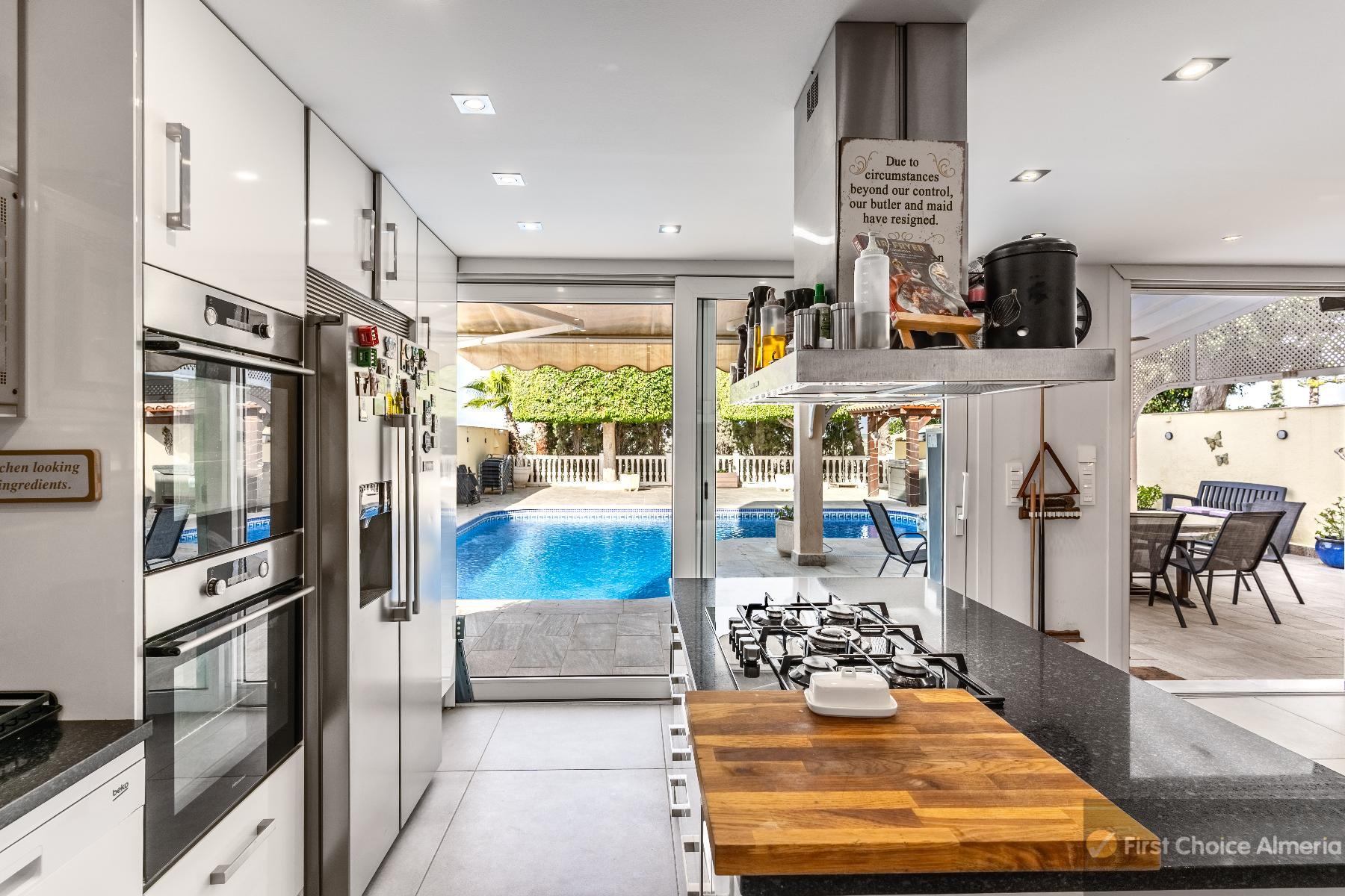 Venta de villa en Garrucha