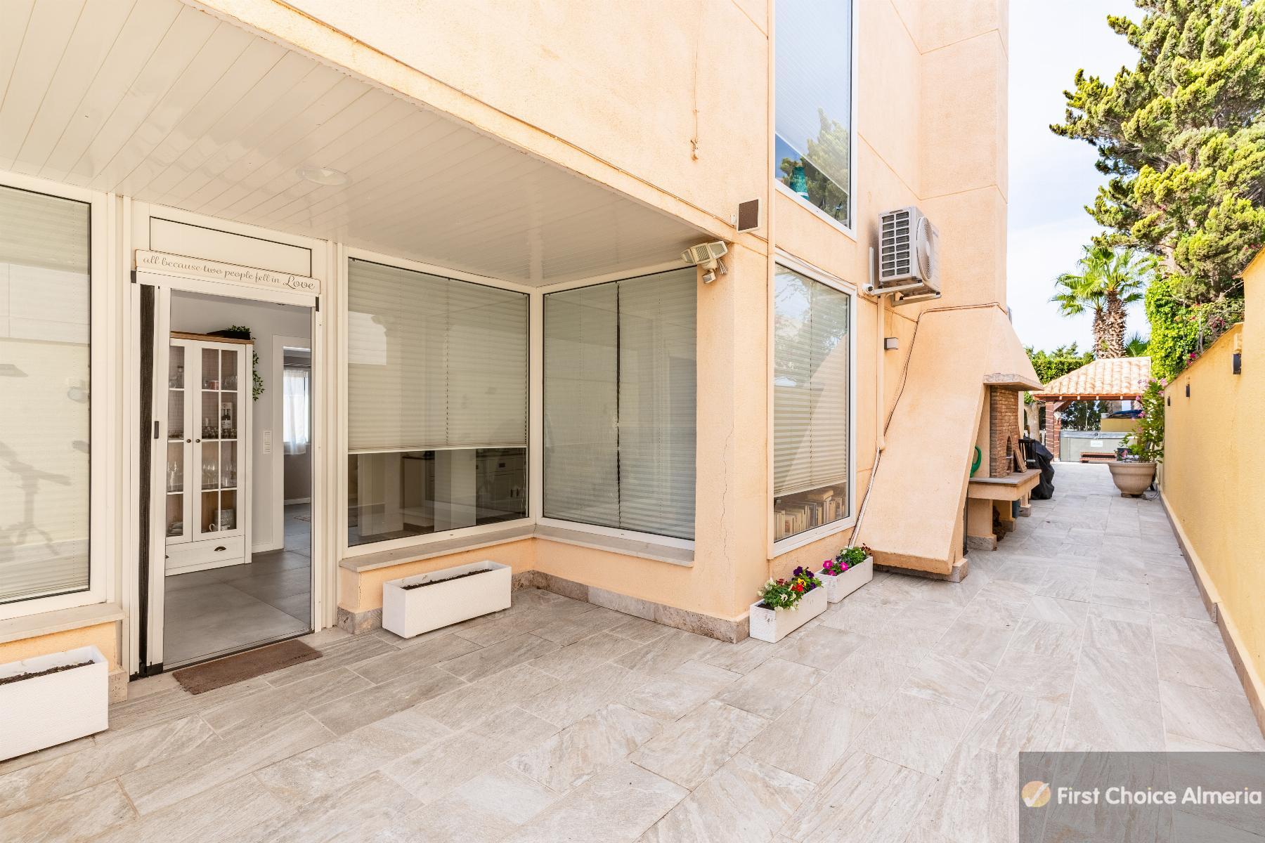 Venta de villa en Garrucha