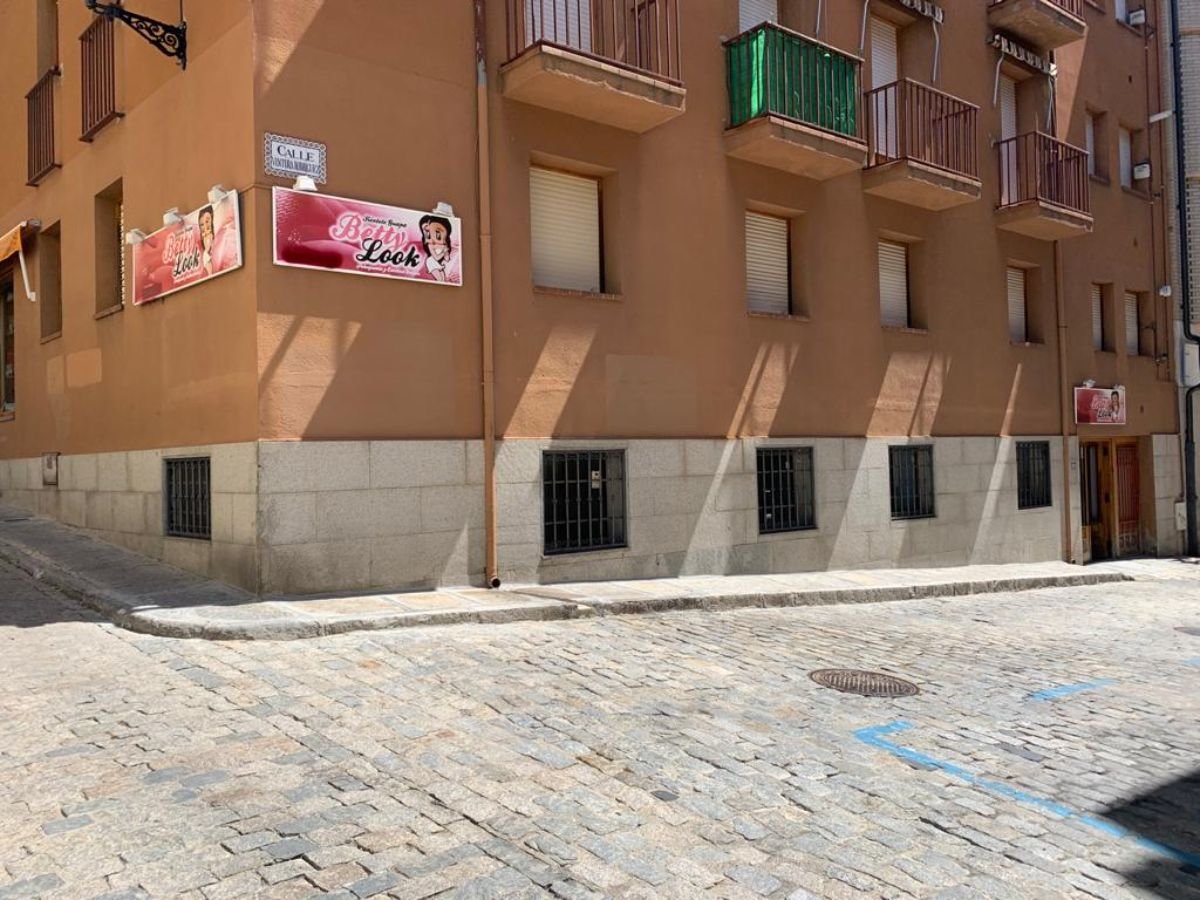 Venta de local comercial en San Lorenzo de El Escorial