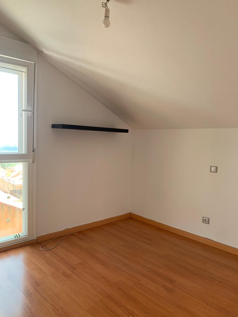 For sale of duplex in San Lorenzo de El Escorial