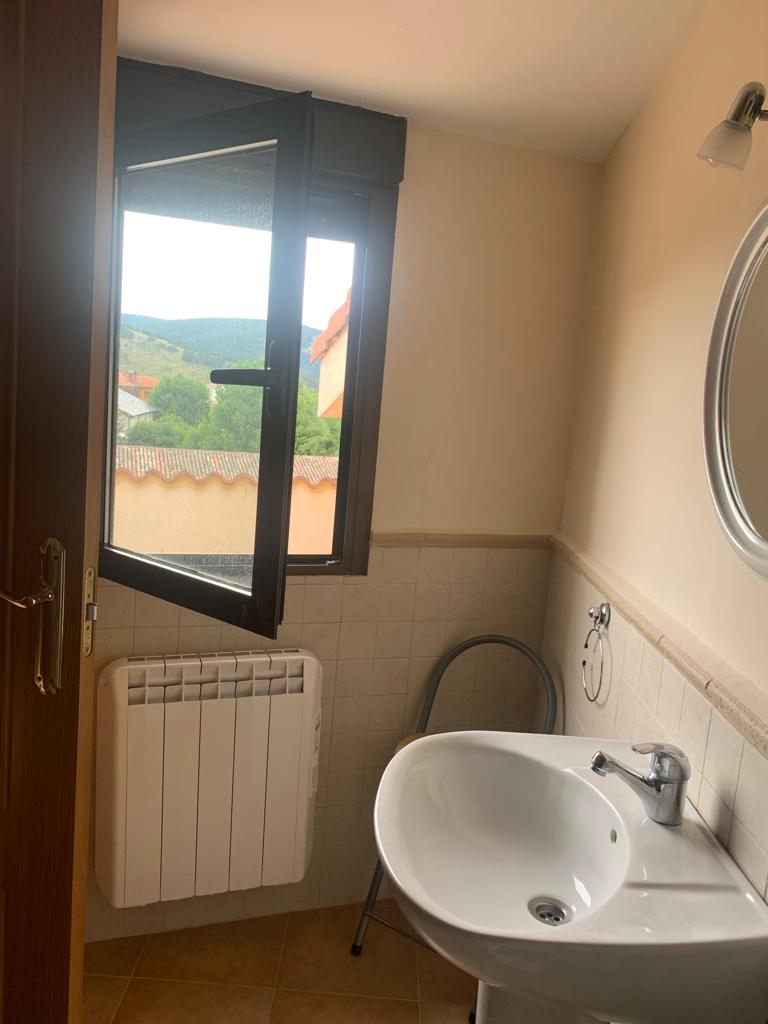 For sale of duplex in Peguerinos