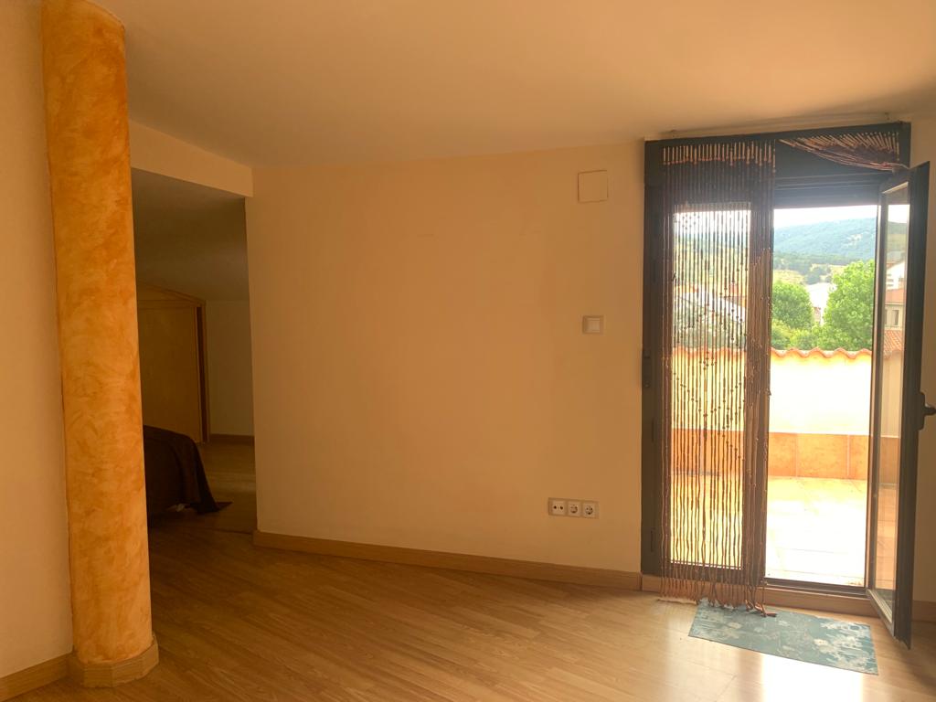 For sale of duplex in Peguerinos