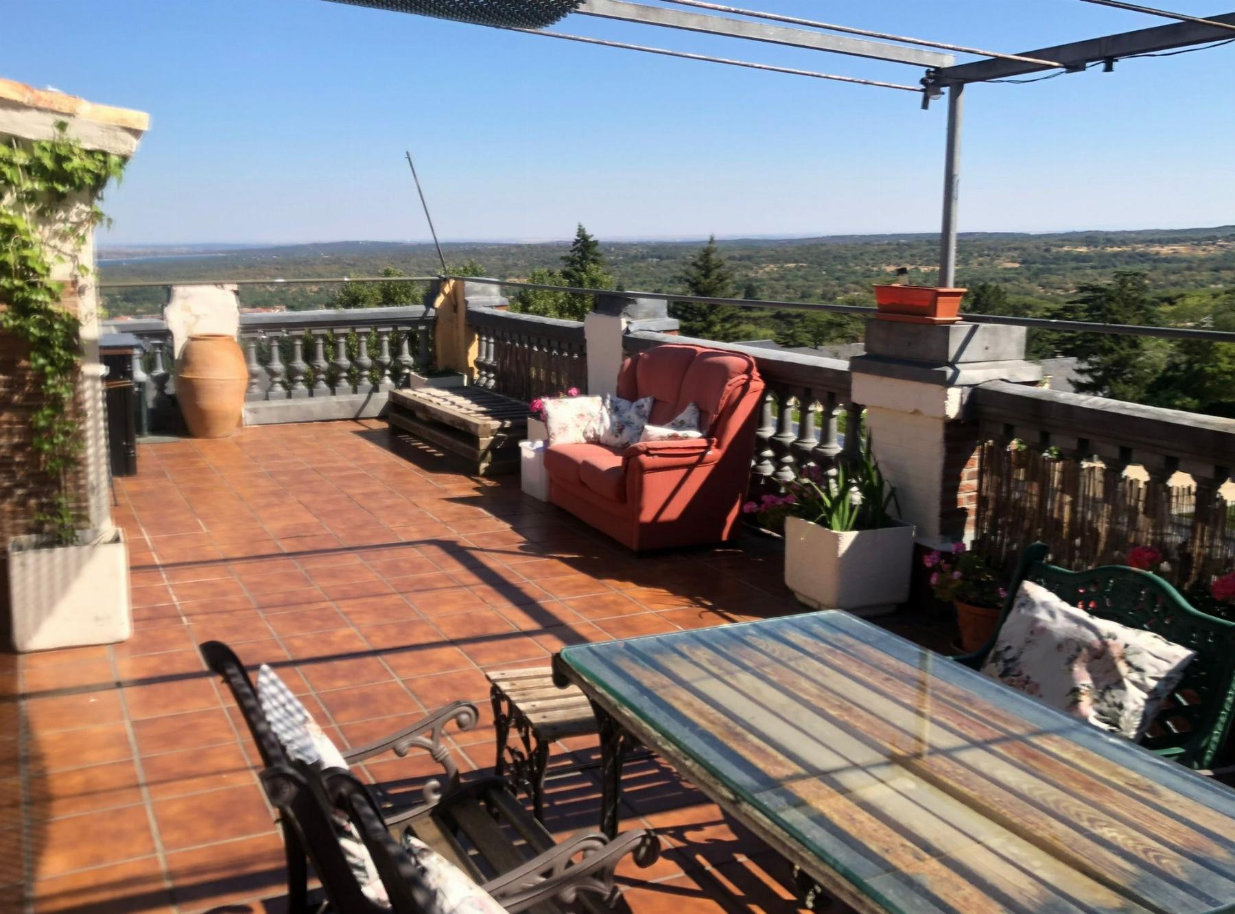 For sale of flat in San Lorenzo de El Escorial