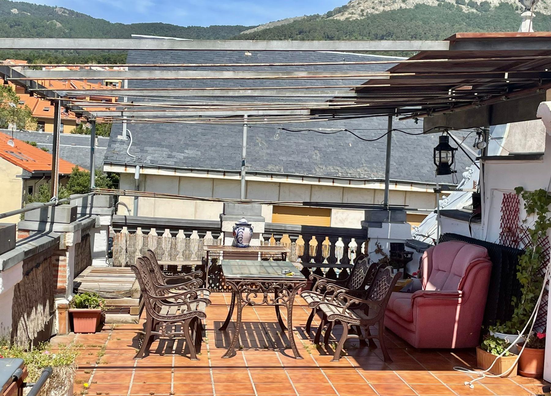 For sale of flat in San Lorenzo de El Escorial