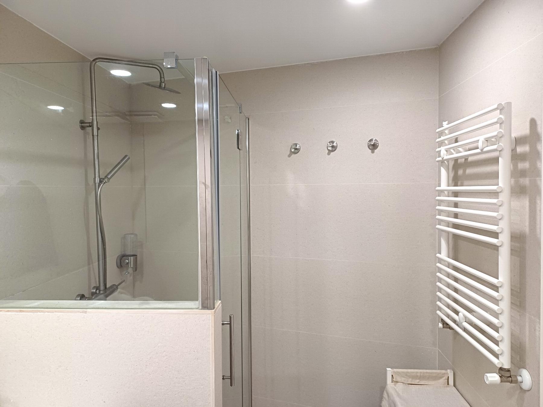 Suite bathroom