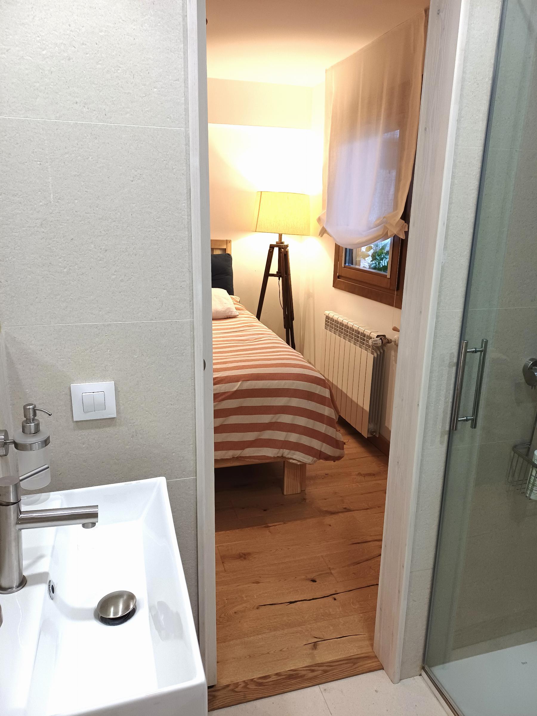 Suite bathroom