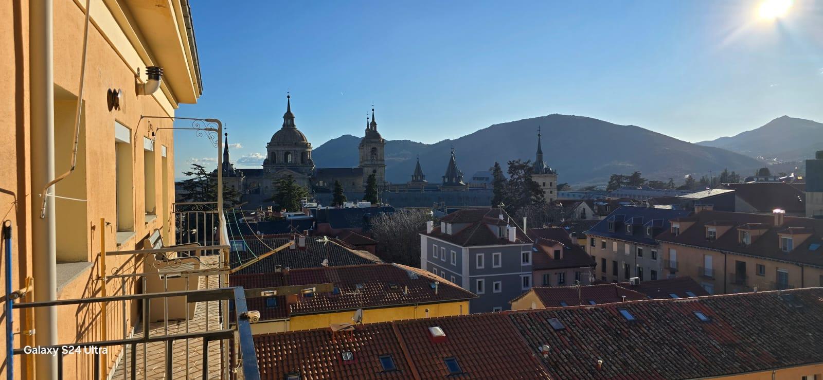 For sale of flat in San Lorenzo de El Escorial