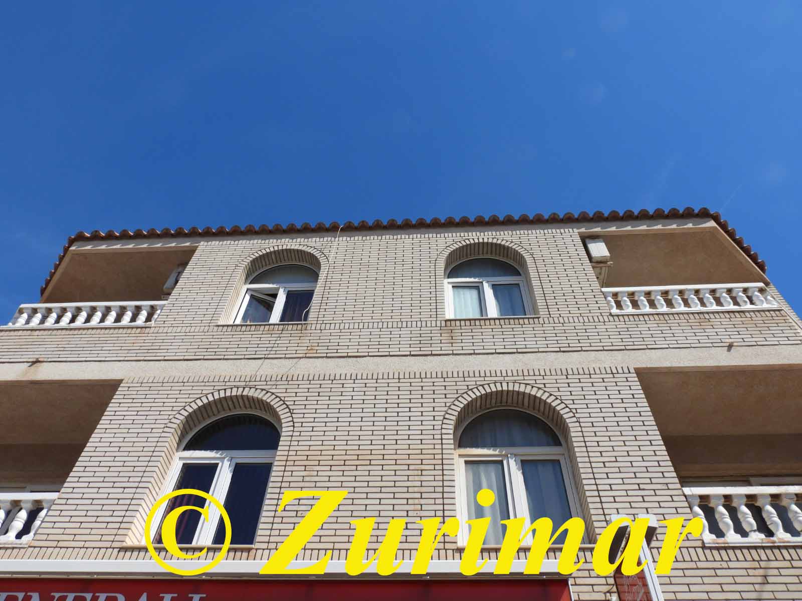 Zu verkaufen von ladenlokal in
 Roquetas de Mar