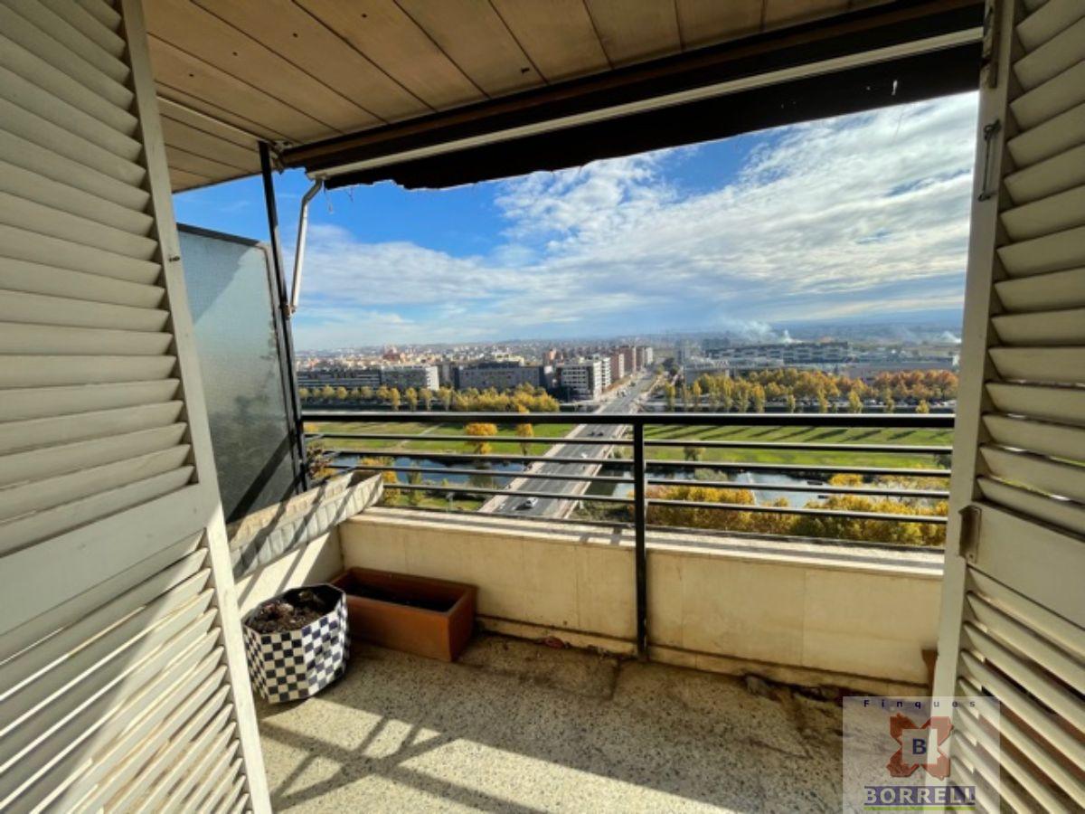 For sale of penthouse in Lleida
