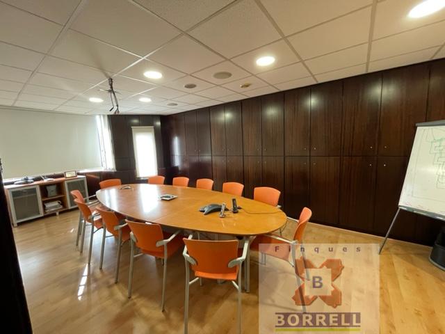 For sale of office in Lleida