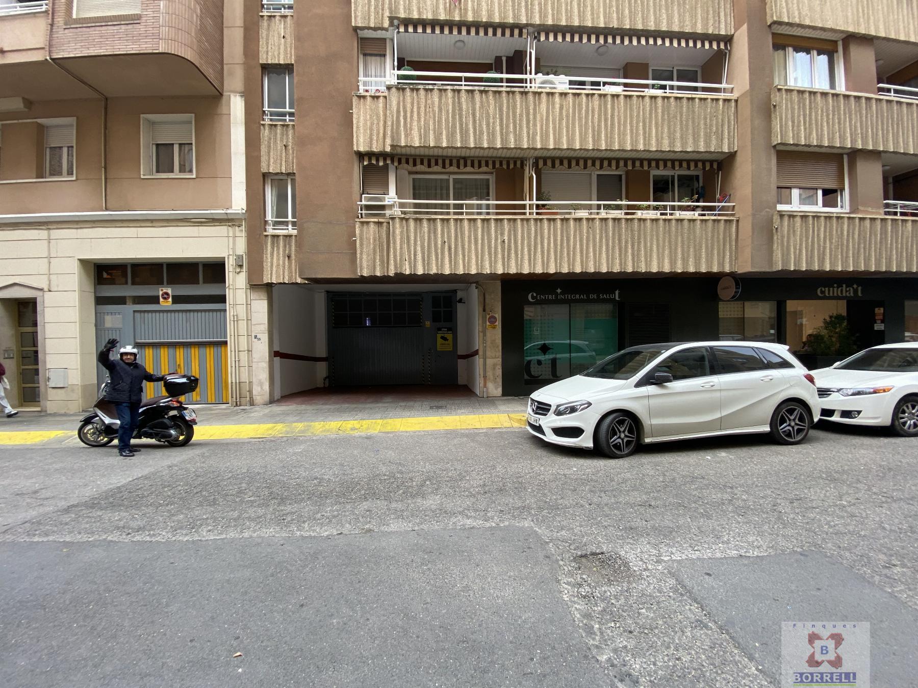 For rent of garage in Lleida
