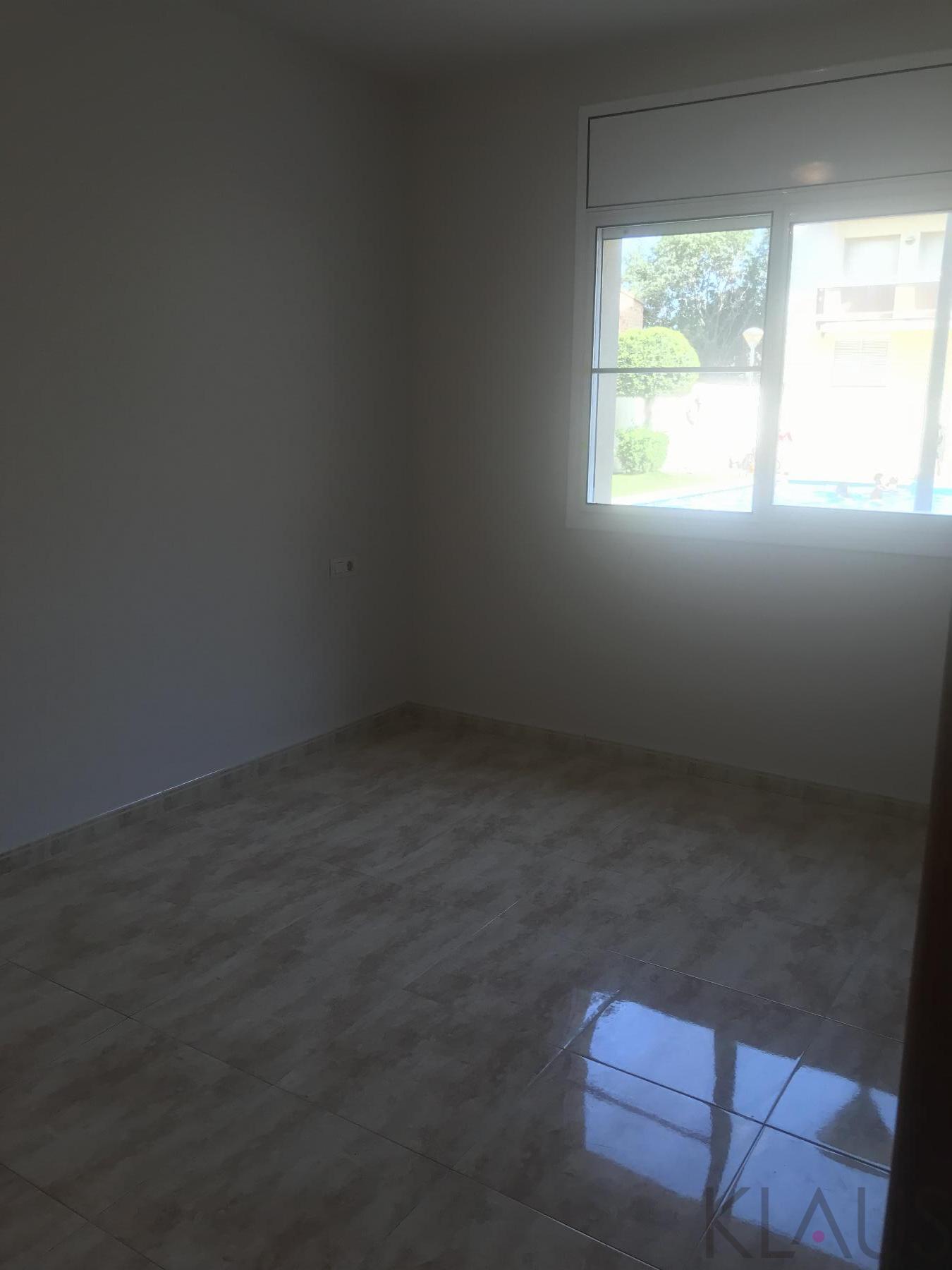 De vânzare din apartament în Aldea l