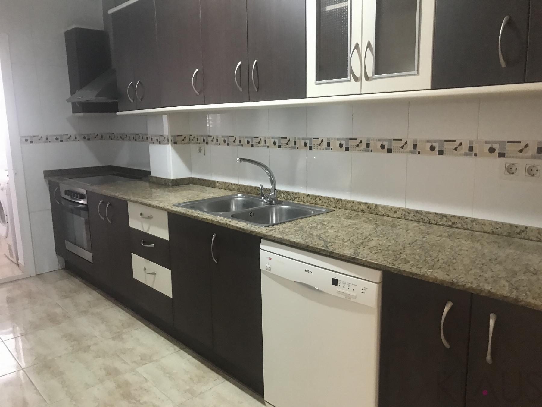 De vânzare din apartament în Aldea l