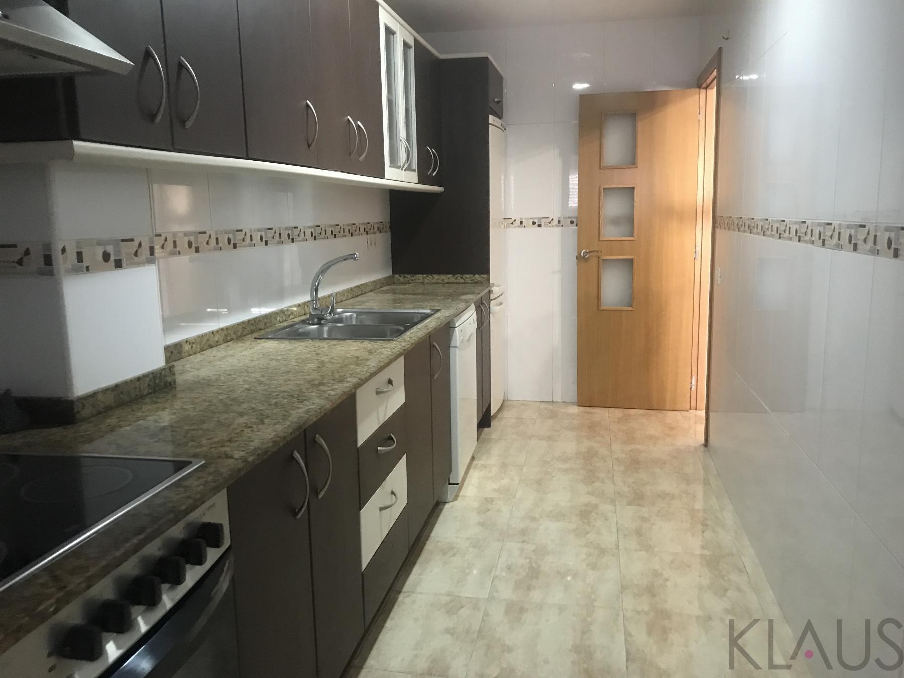 De vânzare din apartament în Aldea l