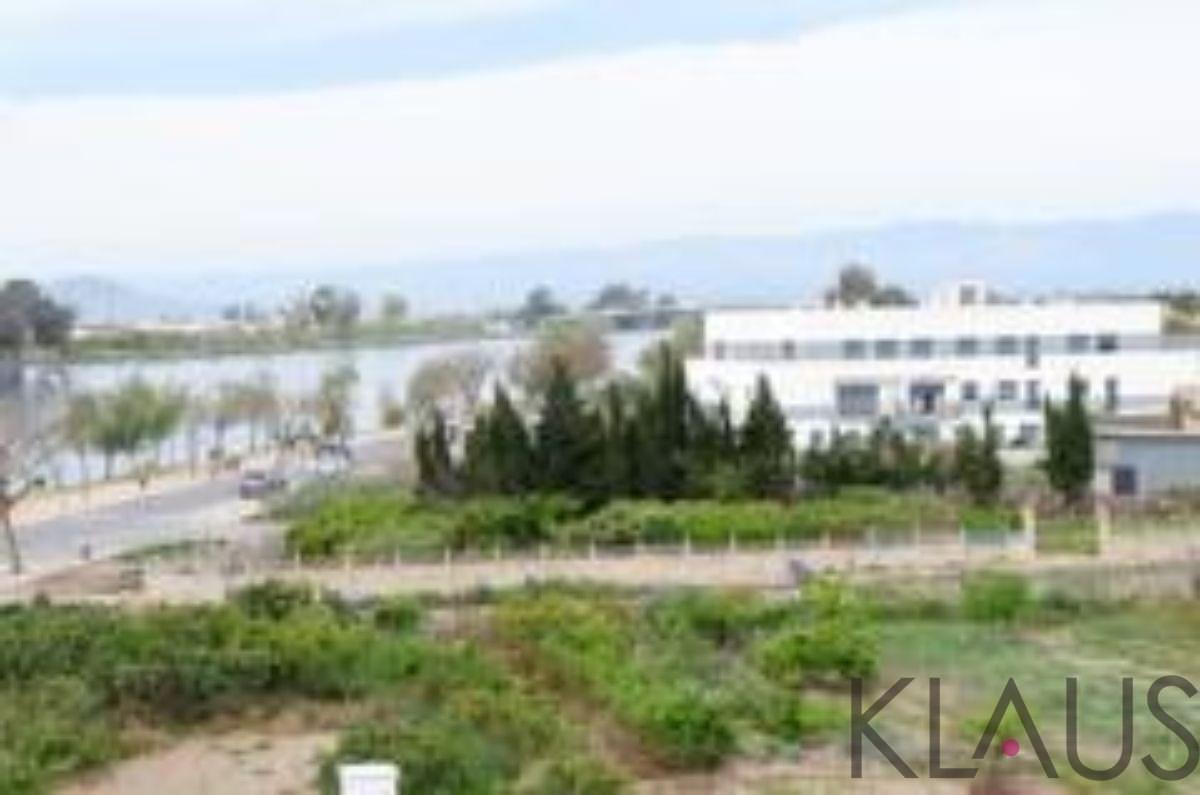 بيع من فندق في Deltebre
