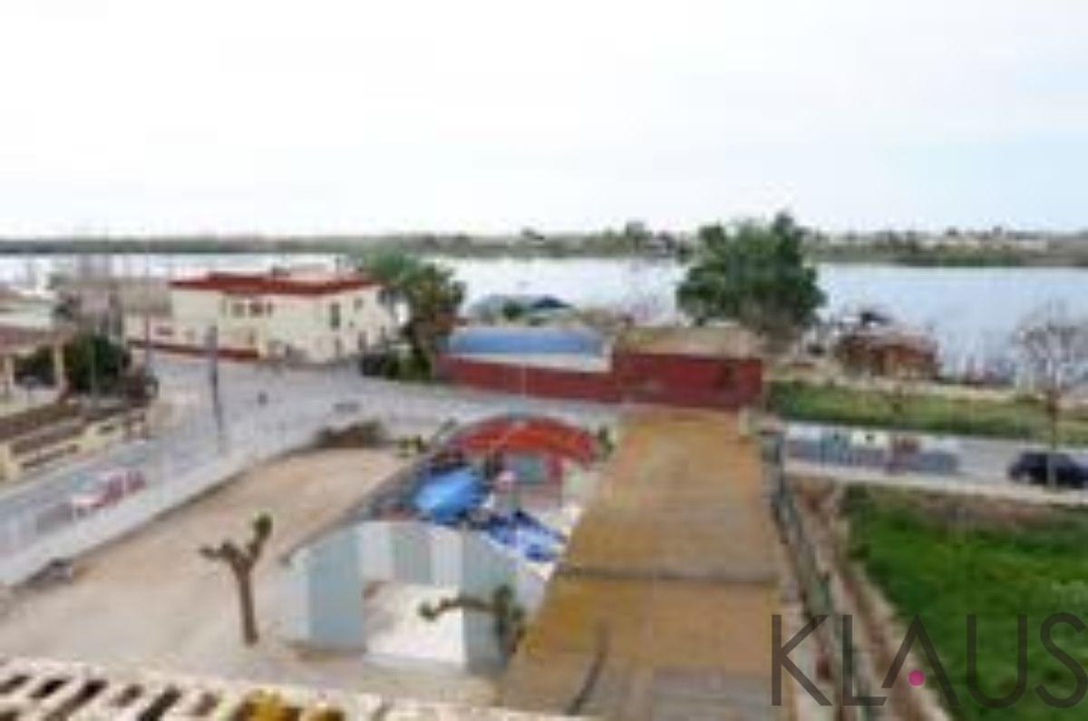 بيع من فندق في Deltebre