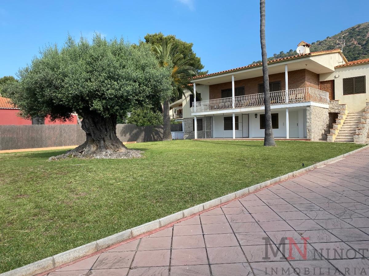 For sale of chalet in Benicasim