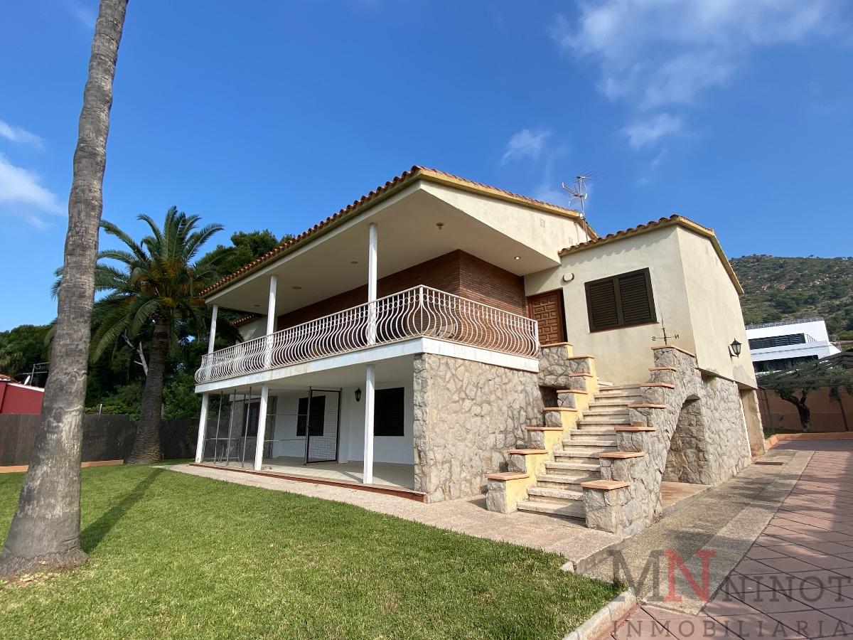 For sale of chalet in Benicasim