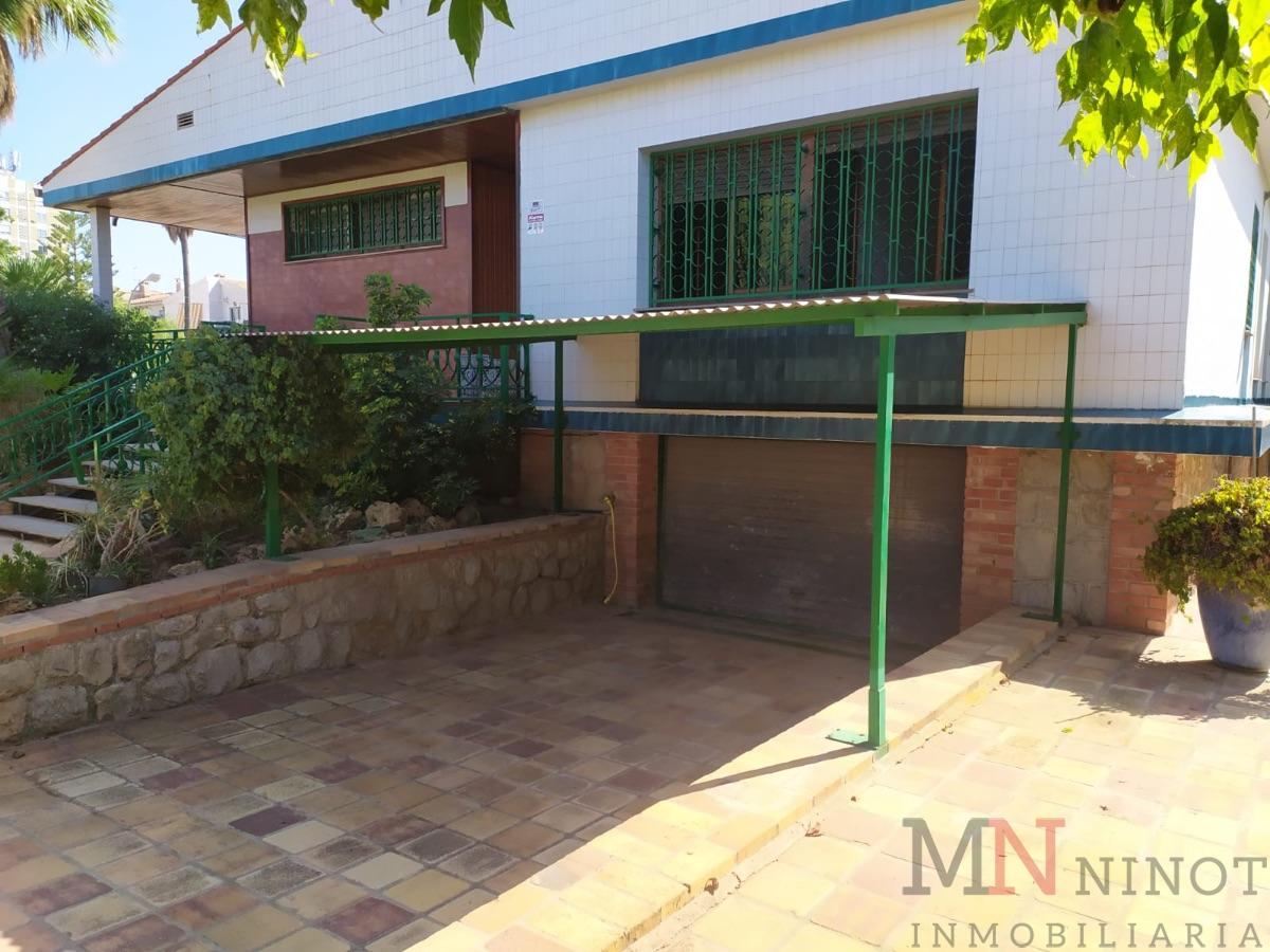 For sale of villa in Castellón