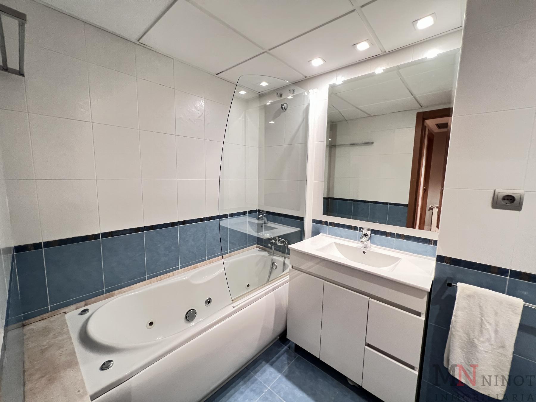 For sale of flat in Castellón