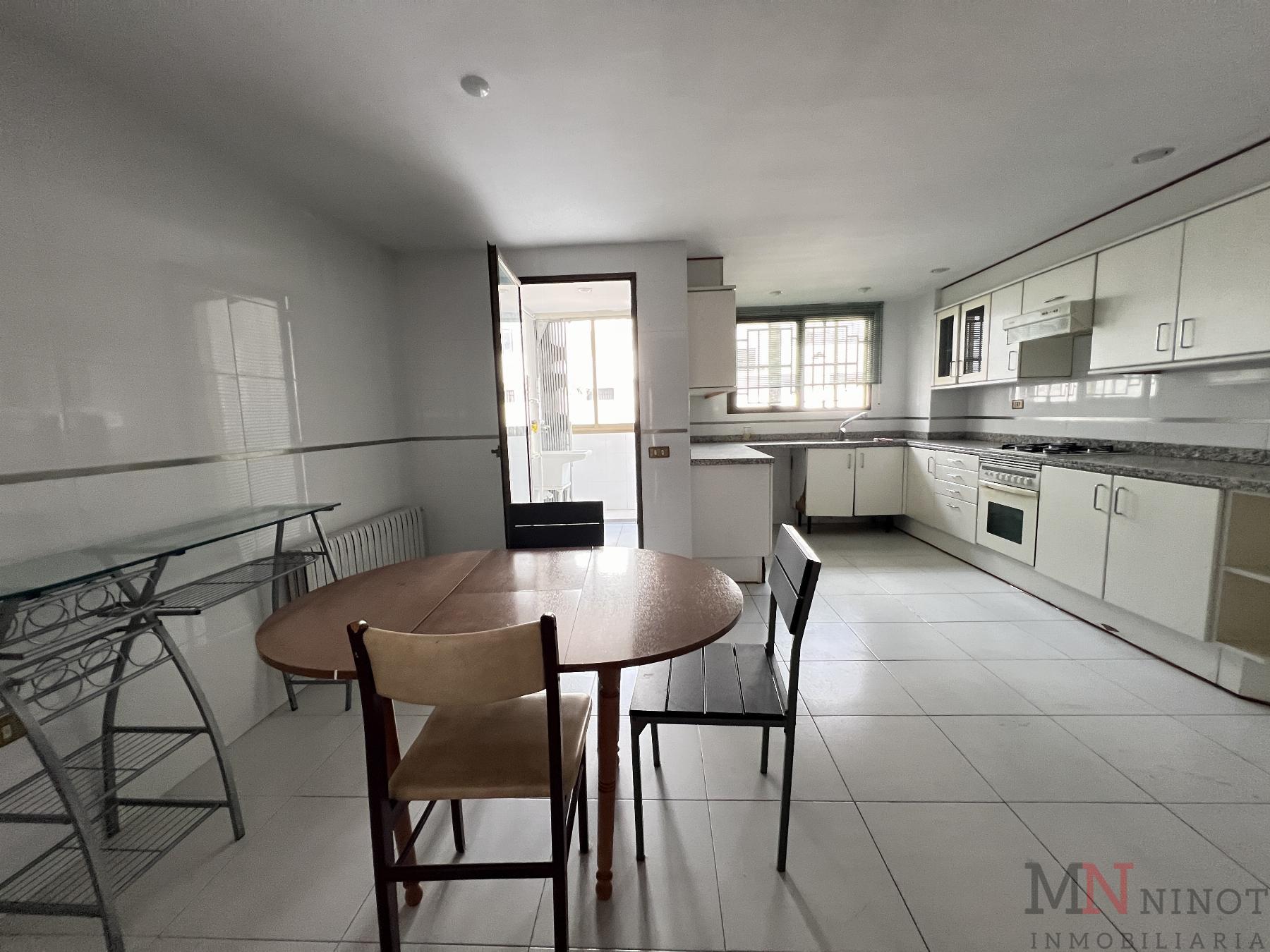 For sale of flat in Castellón