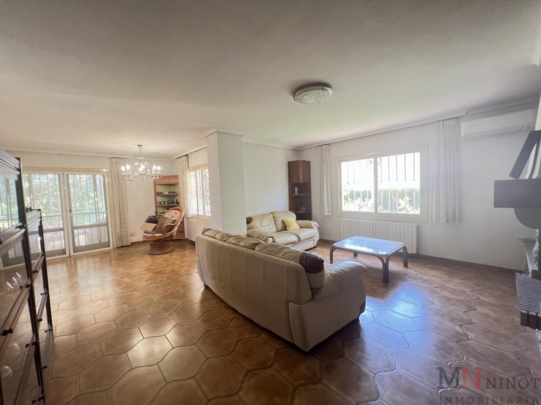 For sale of chalet in Benicasim