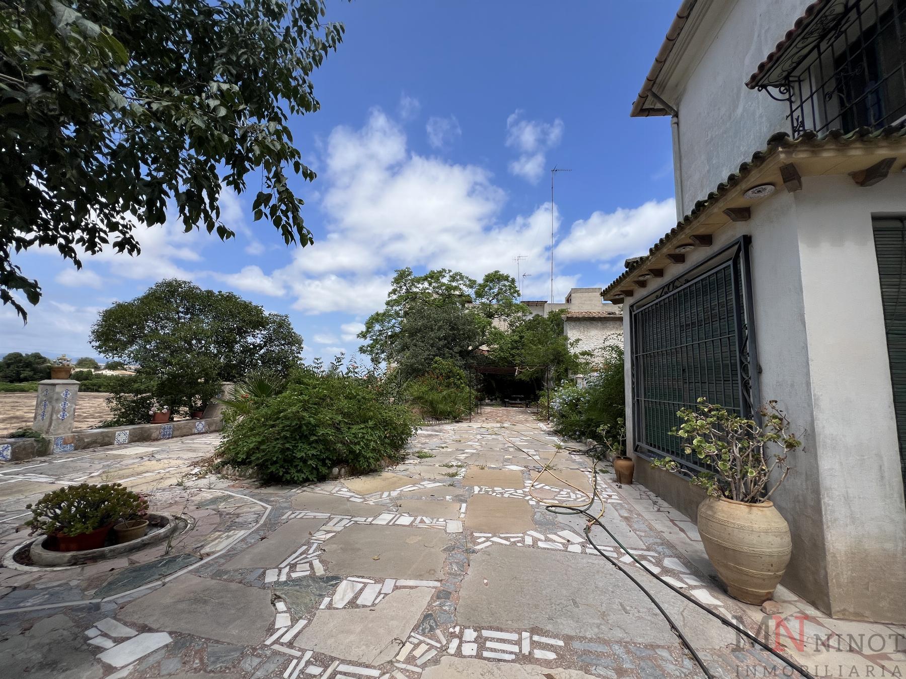 Venta de masía en Almazora