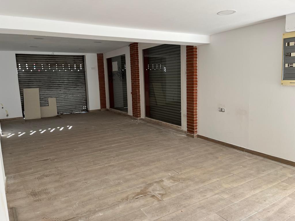 For rent of commercial in Paterna