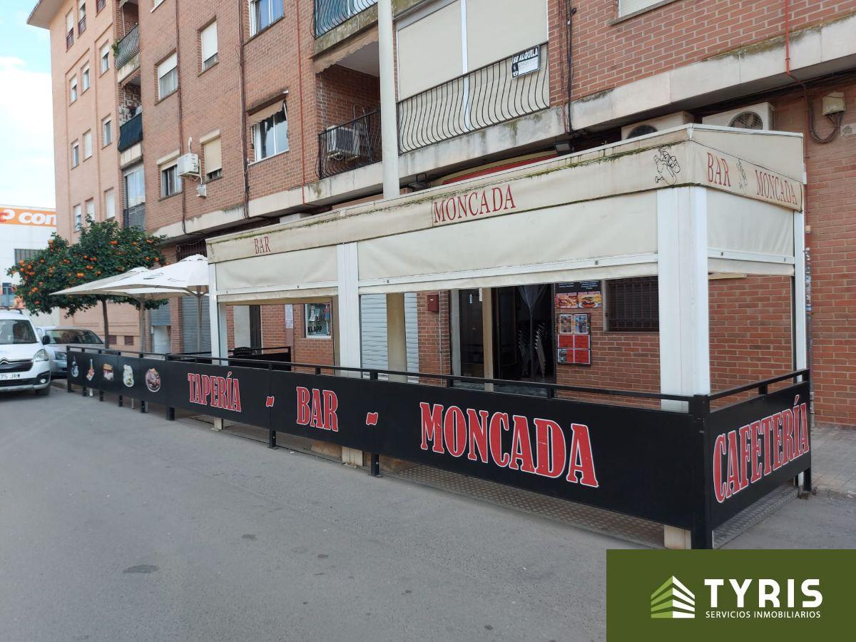 For rent of commercial in Moncada