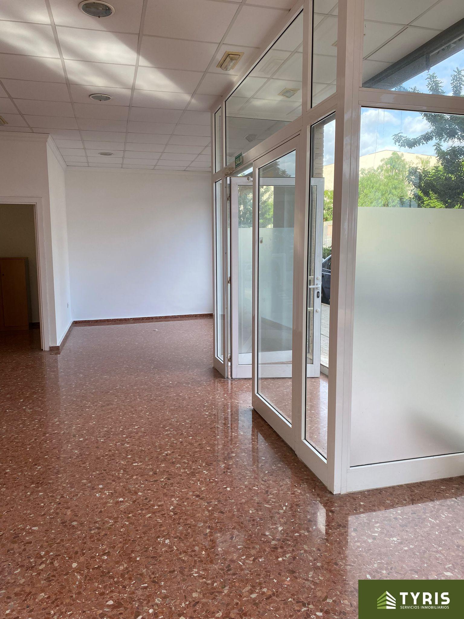 For rent of commercial in Paterna