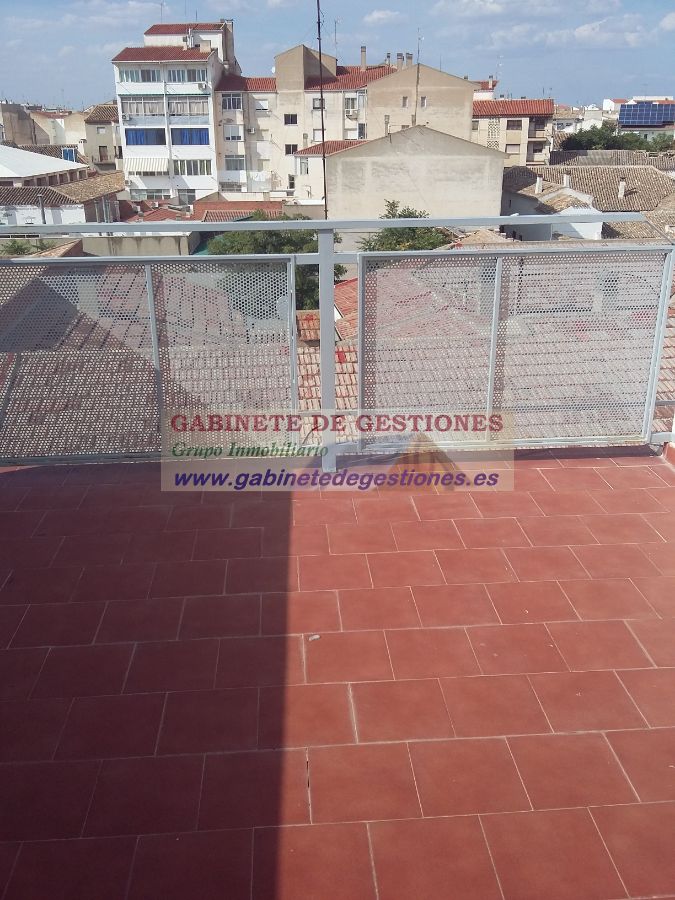 For sale of duplex in La Roda