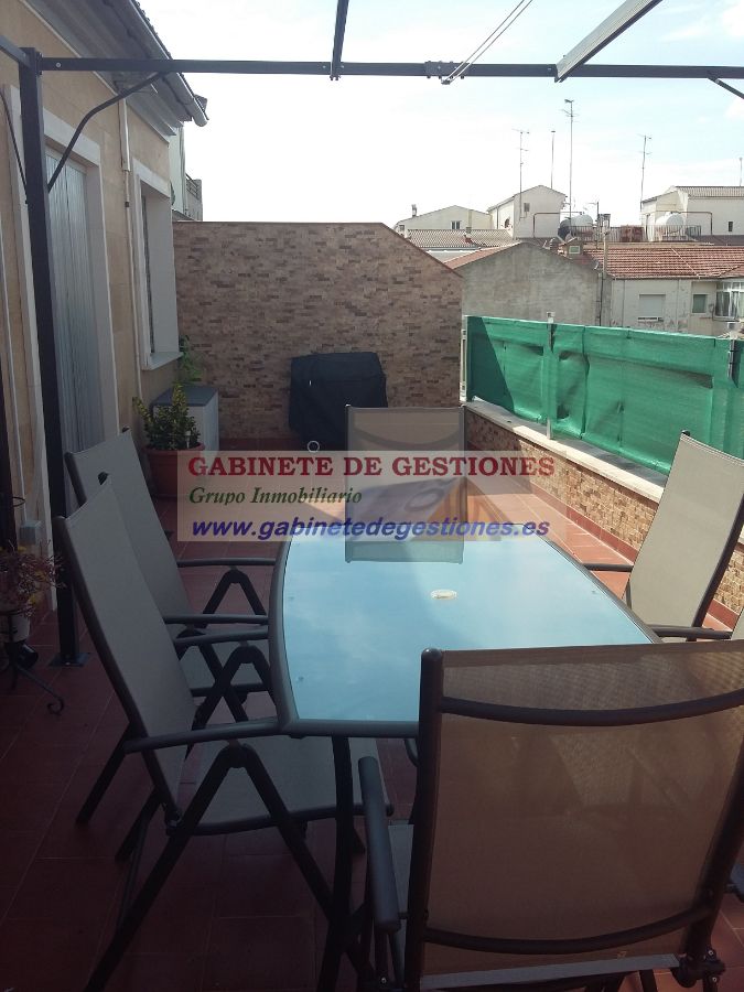 For sale of duplex in La Roda