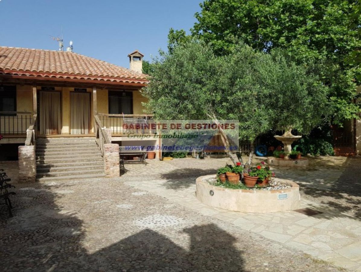 For rent of house in Alcaraz
