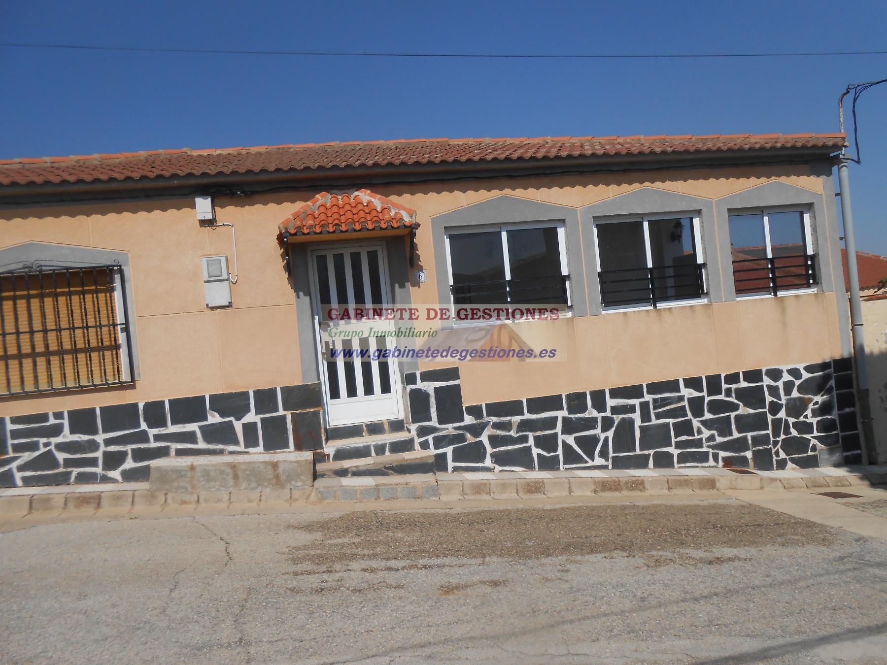 For sale of house in Casas de Lázaro