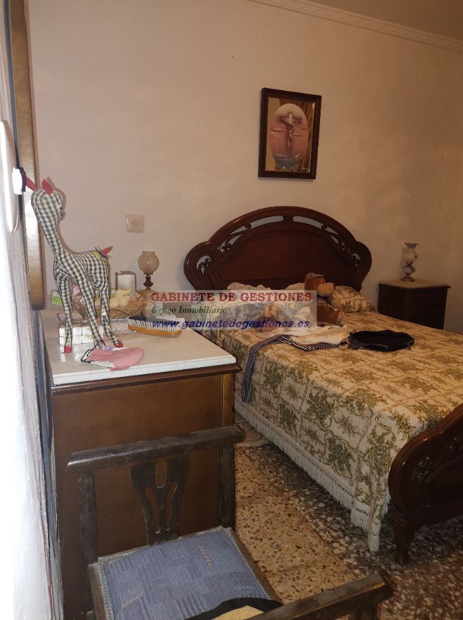 For sale of house in Povedilla