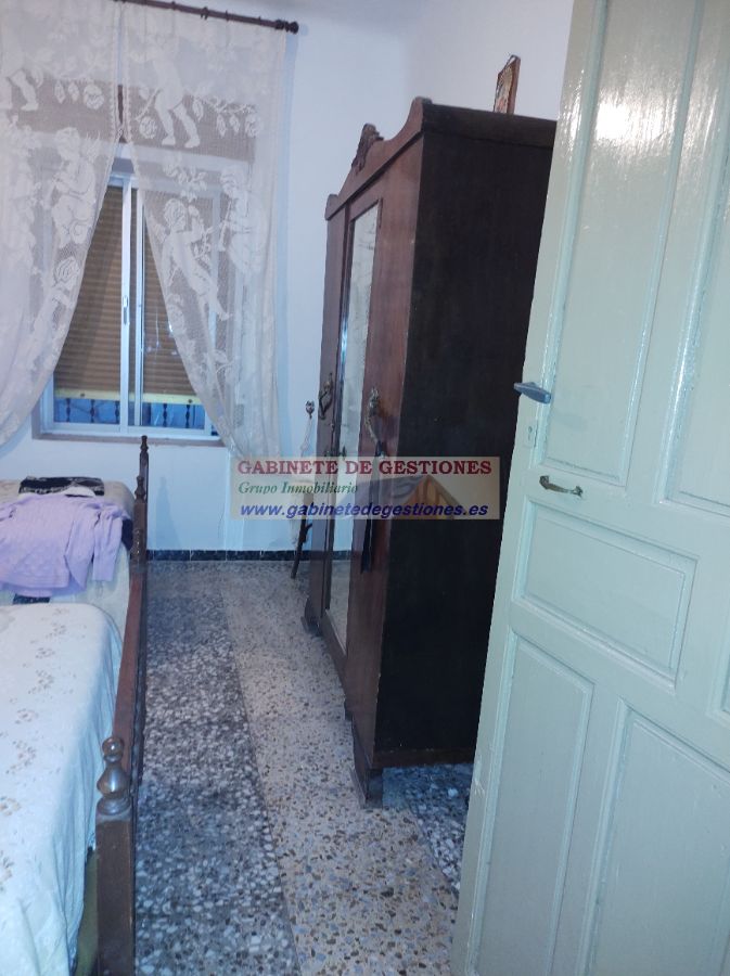 For sale of house in Povedilla