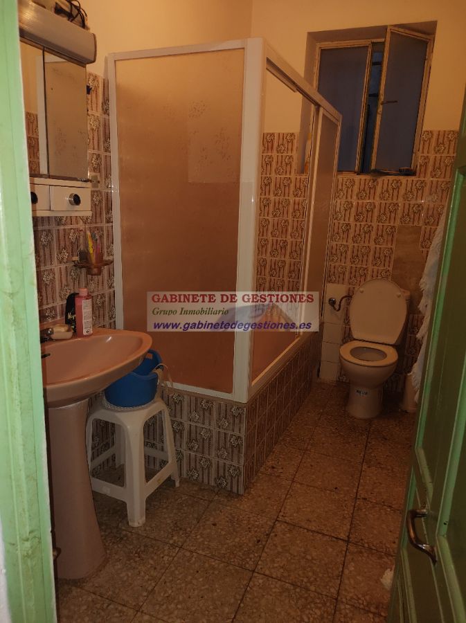 For sale of house in Povedilla