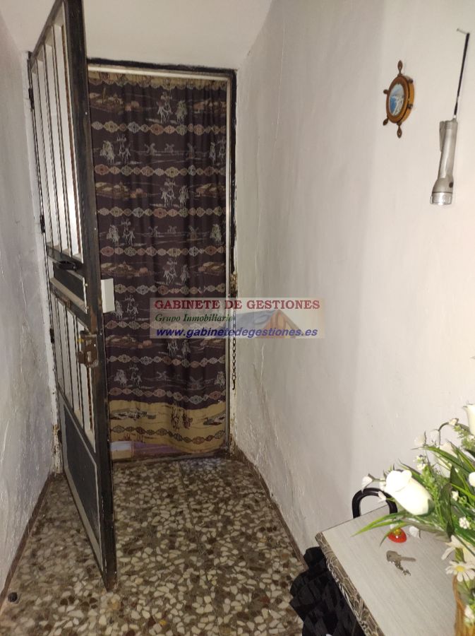 For sale of house in Povedilla