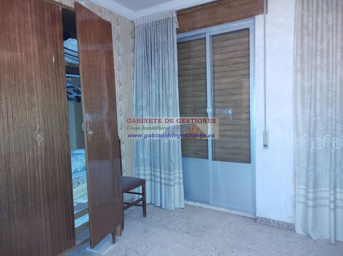 For sale of house in Povedilla