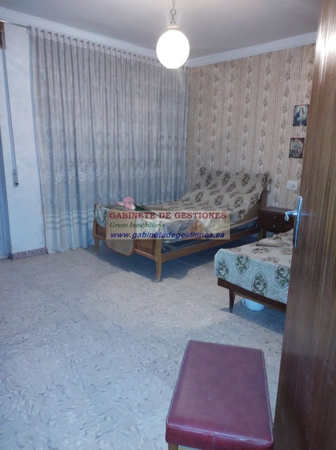 For sale of house in Povedilla